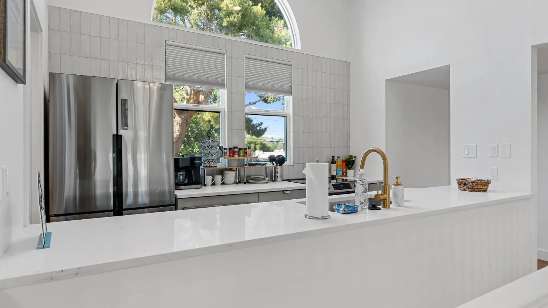 Luxurious Uptown Home - Mountain Views, Pool Table, Workspace, Parking! Phoenix