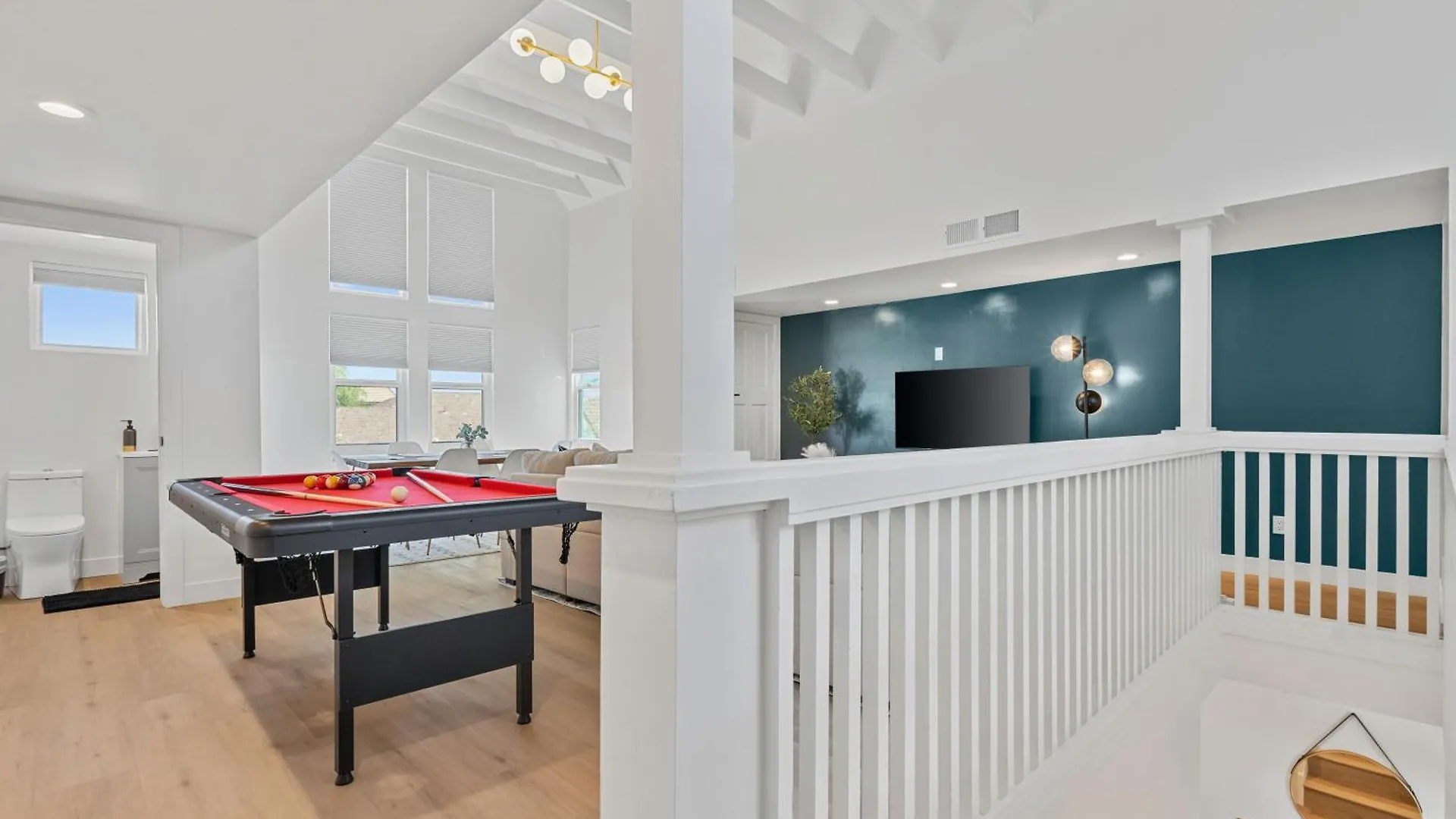 Luxurious Uptown Home - Mountain Views, Pool Table, Workspace, Parking! Phoenix