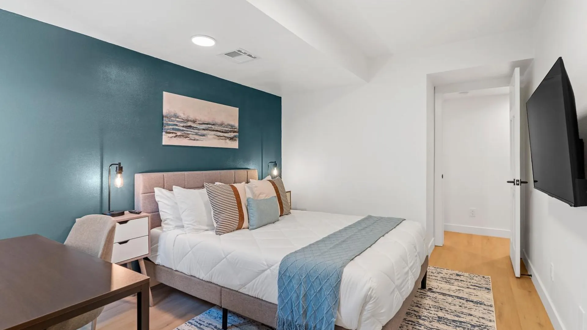 Luxurious Uptown Home - Mountain Views, Pool Table, Workspace, Parking! Phoenix Stati Uniti