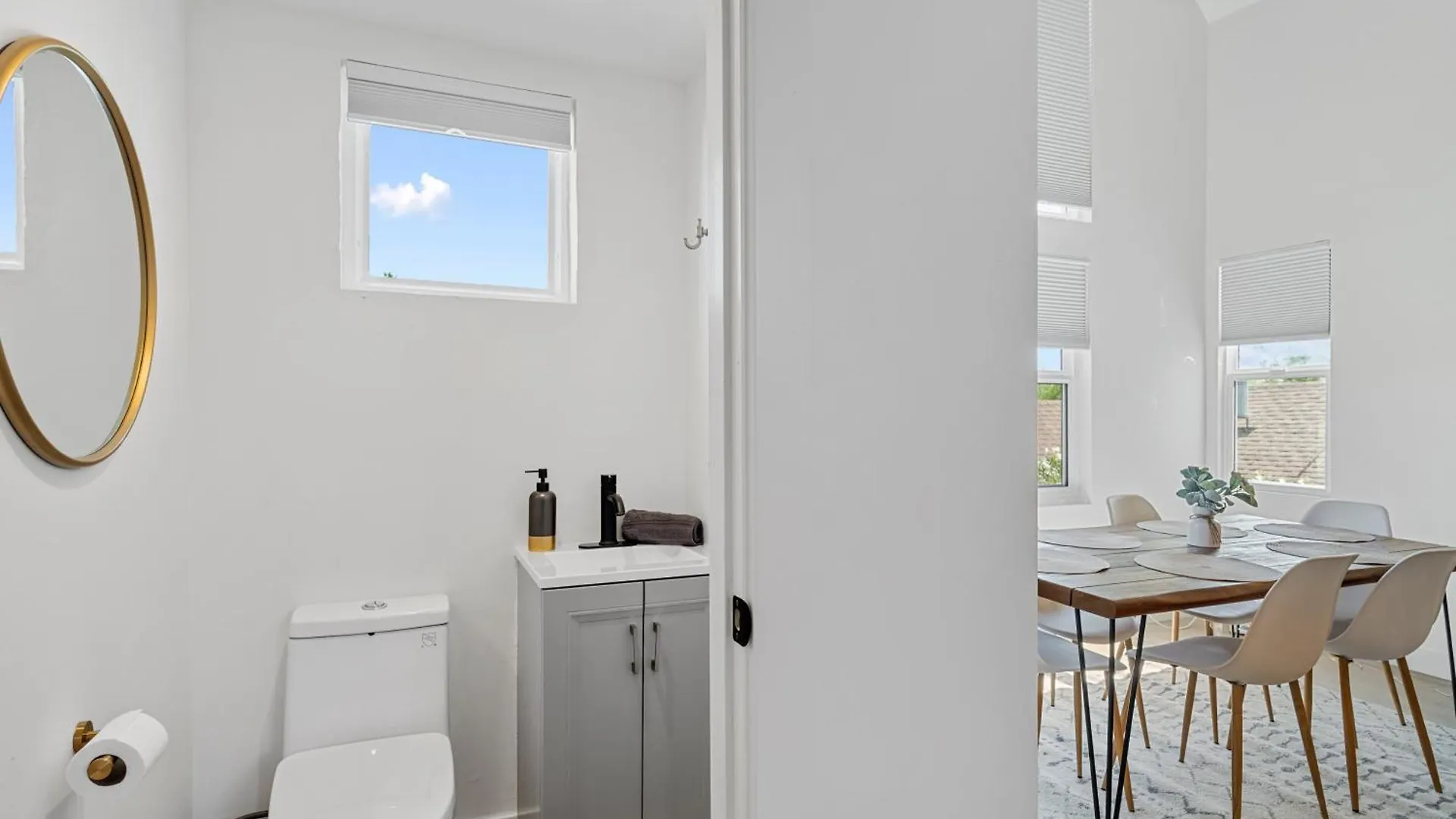 Luxurious Uptown Home - Mountain Views, Pool Table, Workspace, Parking! Phoenix 0*,  Stati Uniti