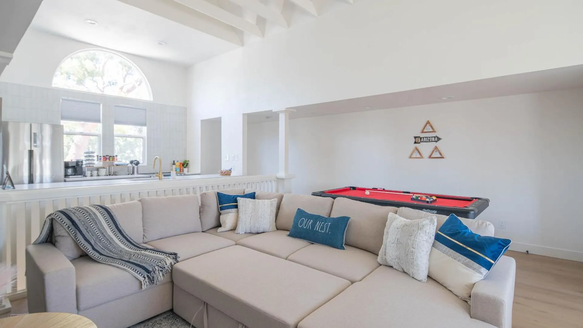 Luxurious Uptown Home - Mountain Views, Pool Table, Workspace, Parking! Phoenix 0*,