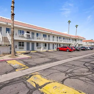 2* Hotel Super 8 By Wyndham West